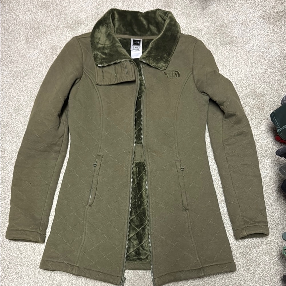 The North Face Woman’s Fleece lined coat